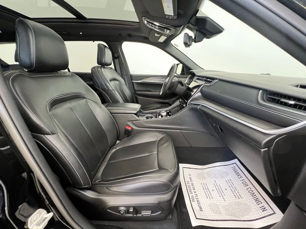 Used 2024 Jeep Grand Cherokee L Limited w/ Luxury Tech Group II image 11