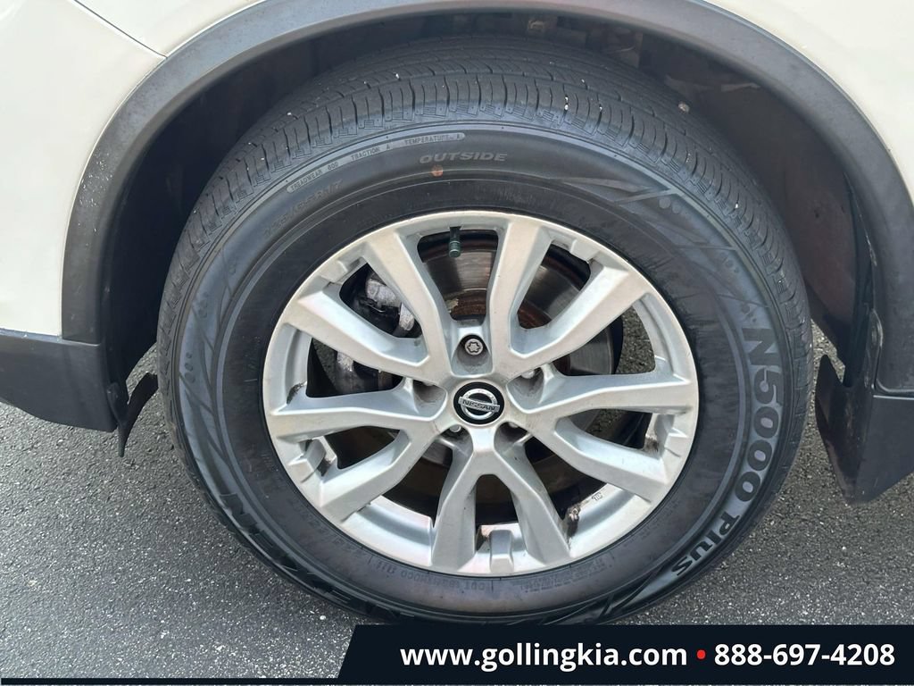 Used 2017 Nissan Rogue SV AWD/4WD image 7