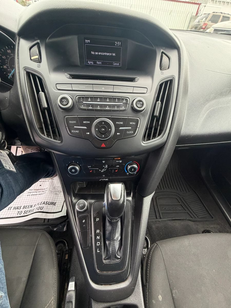 Used 2016 Ford Focus SE w/ SE Cold Weather Package FWD image 24