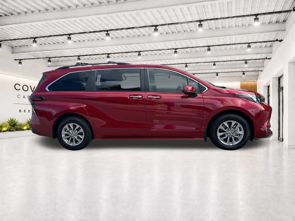 Used 2025 Toyota Sienna XLE FWD image 16