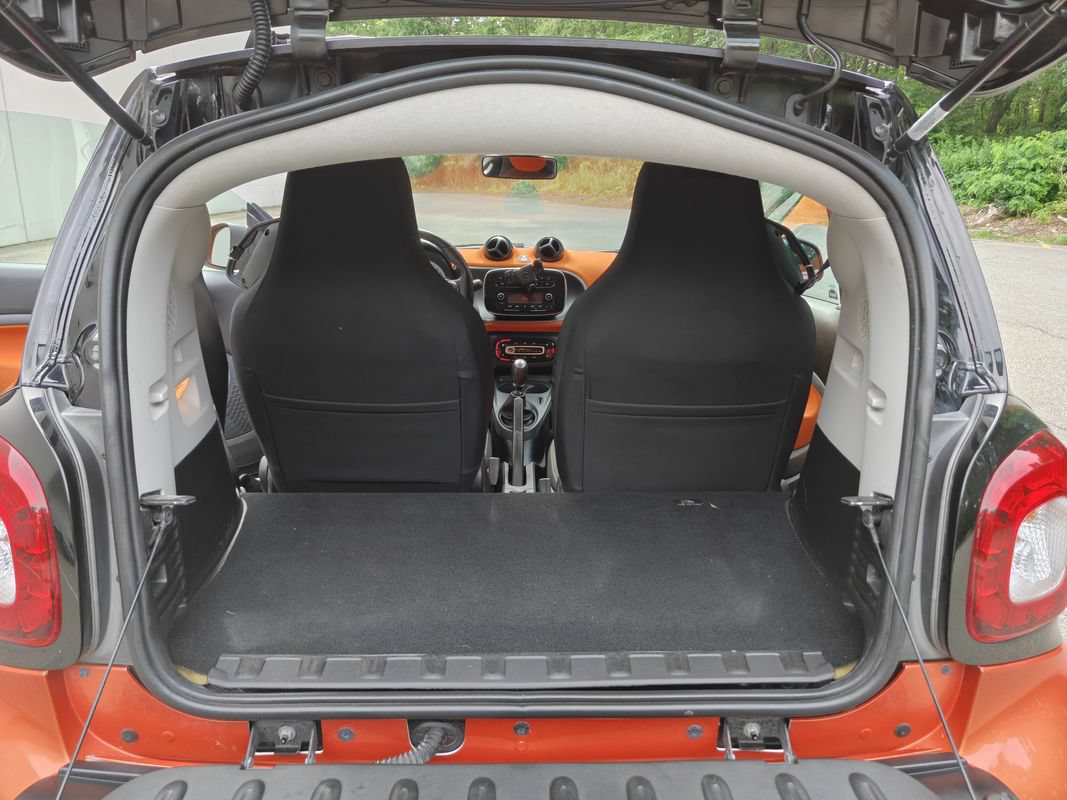 Used 2016 smart fortwo passion RWD image 12