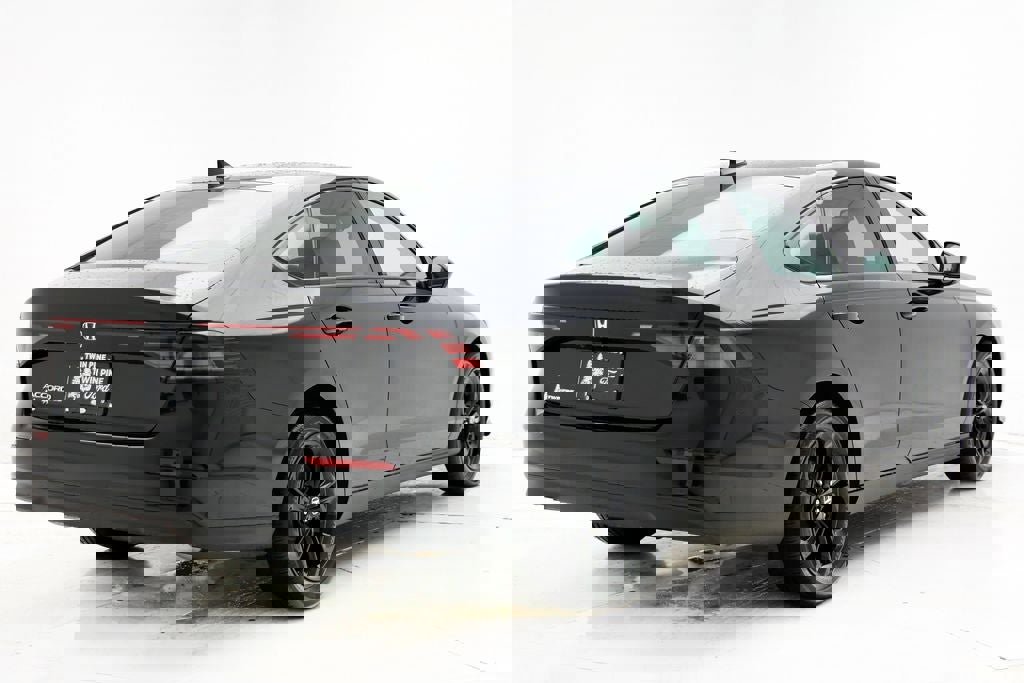 Used 2025 Honda Accord SE image 9