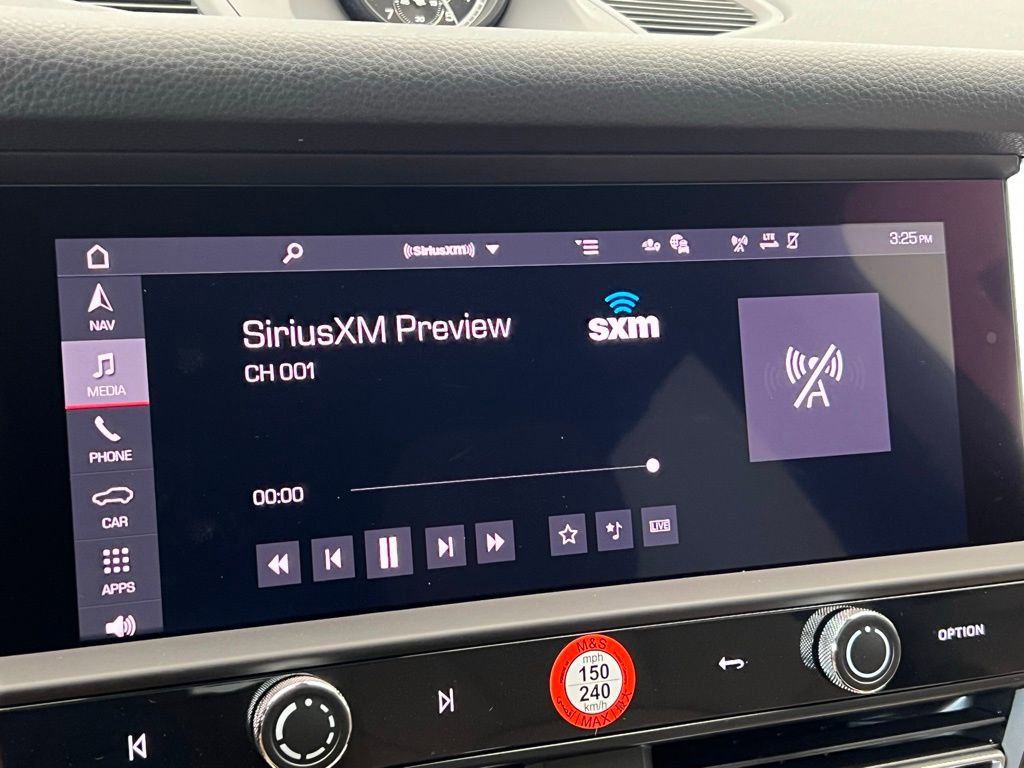 Certified 2025 Porsche Macan image 14