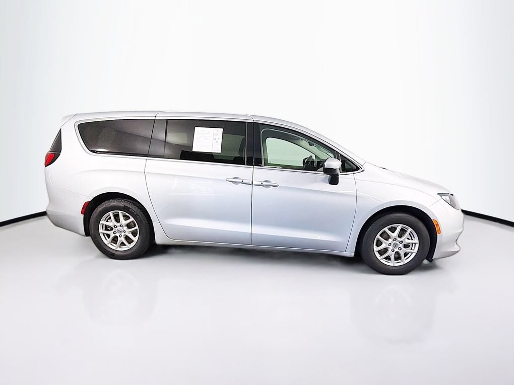 Used 2023 Chrysler Voyager LX FWD image 11