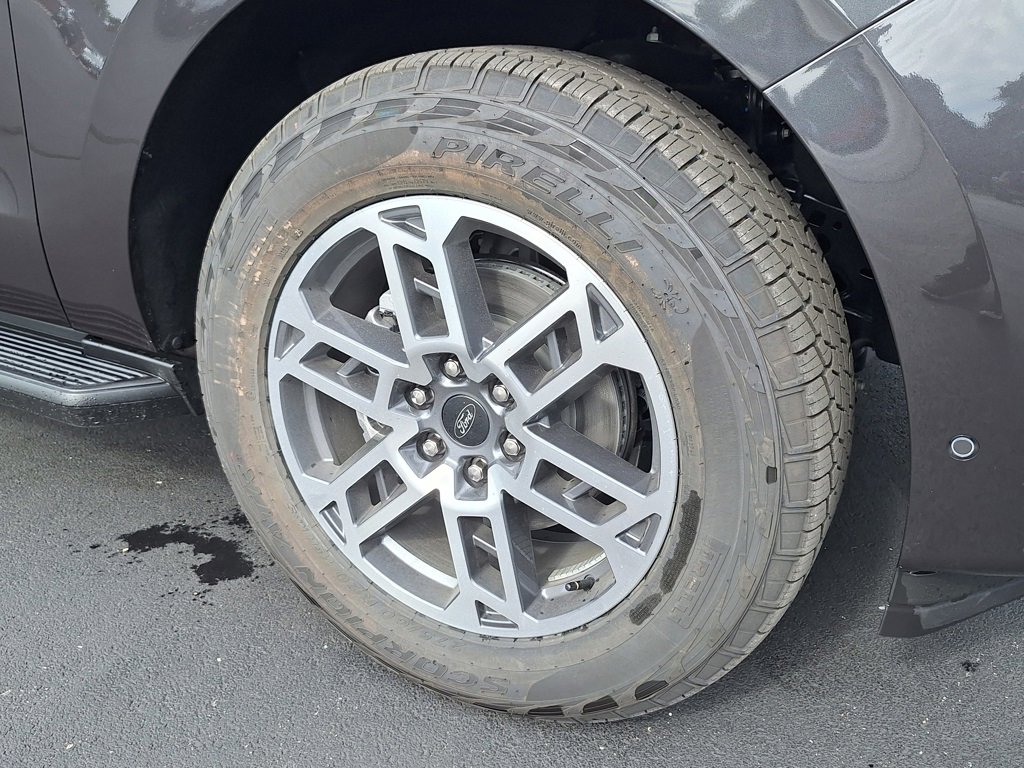 New 2025 Ford Expedition Active image 24