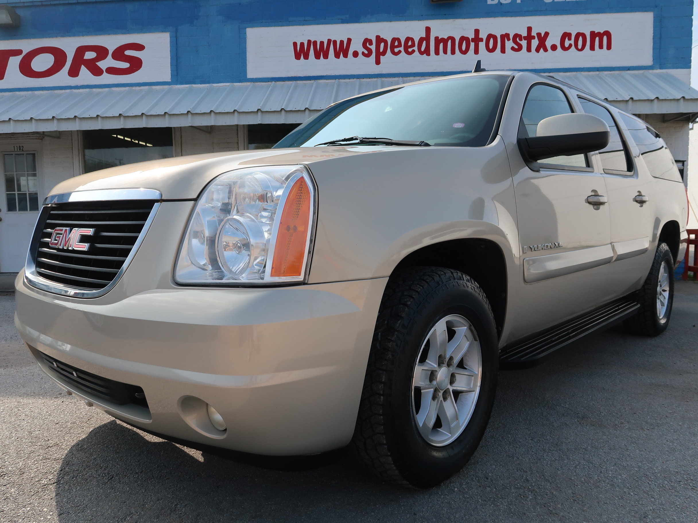 Used 2008 GMC Yukon XL SLE w/ Convenience Package RWD image 5