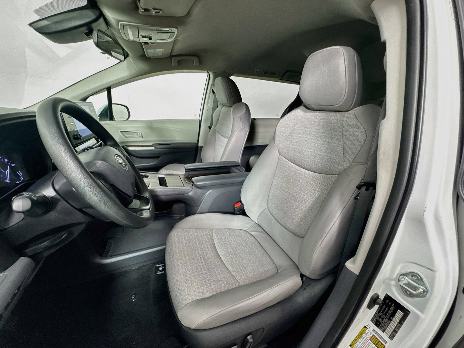 Used 2024 Toyota Sienna LE AWD/4WD image 16