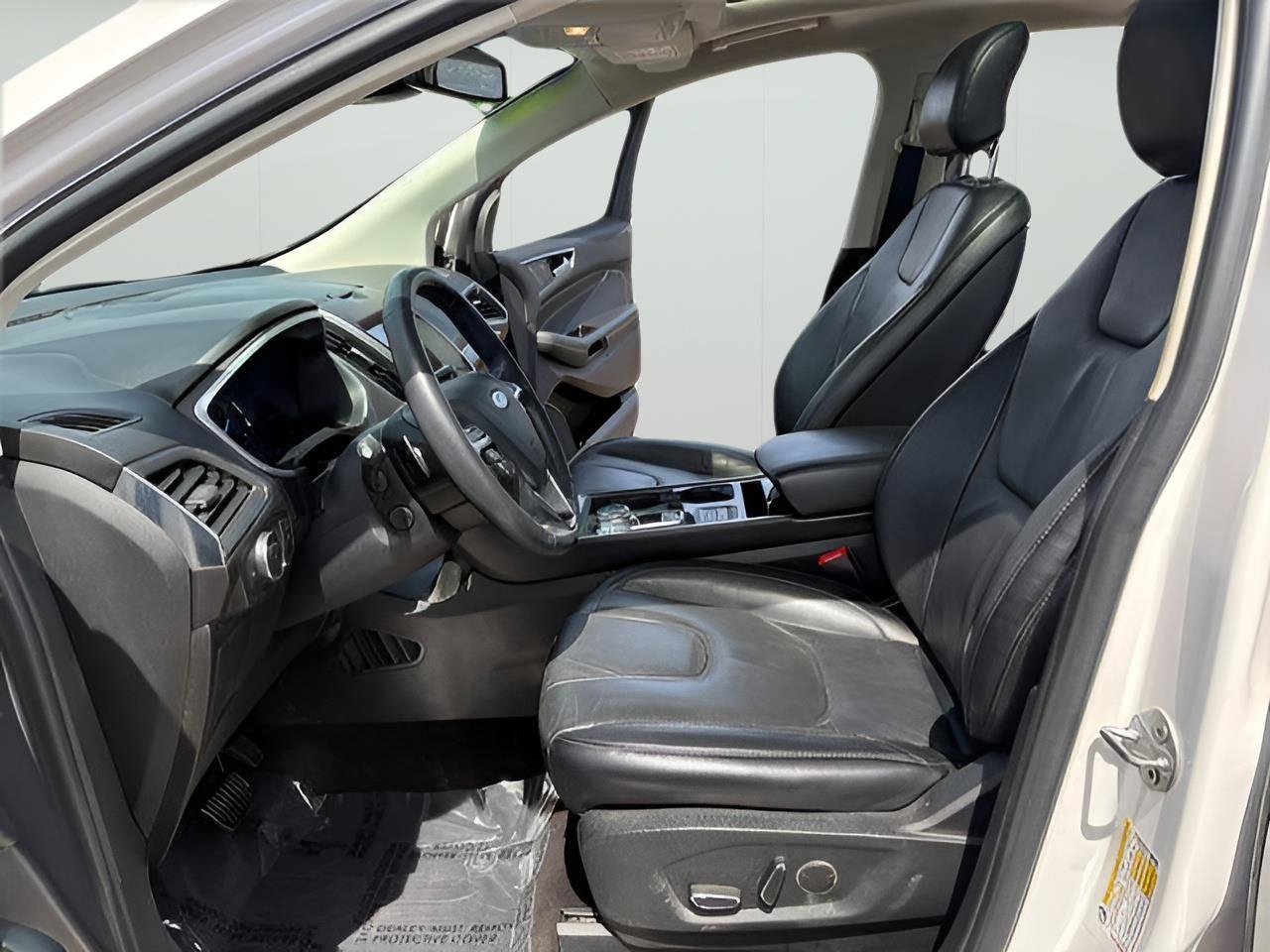 Used 2019 Ford Edge Titanium w/ Cold Weather Package AWD/4WD image 11