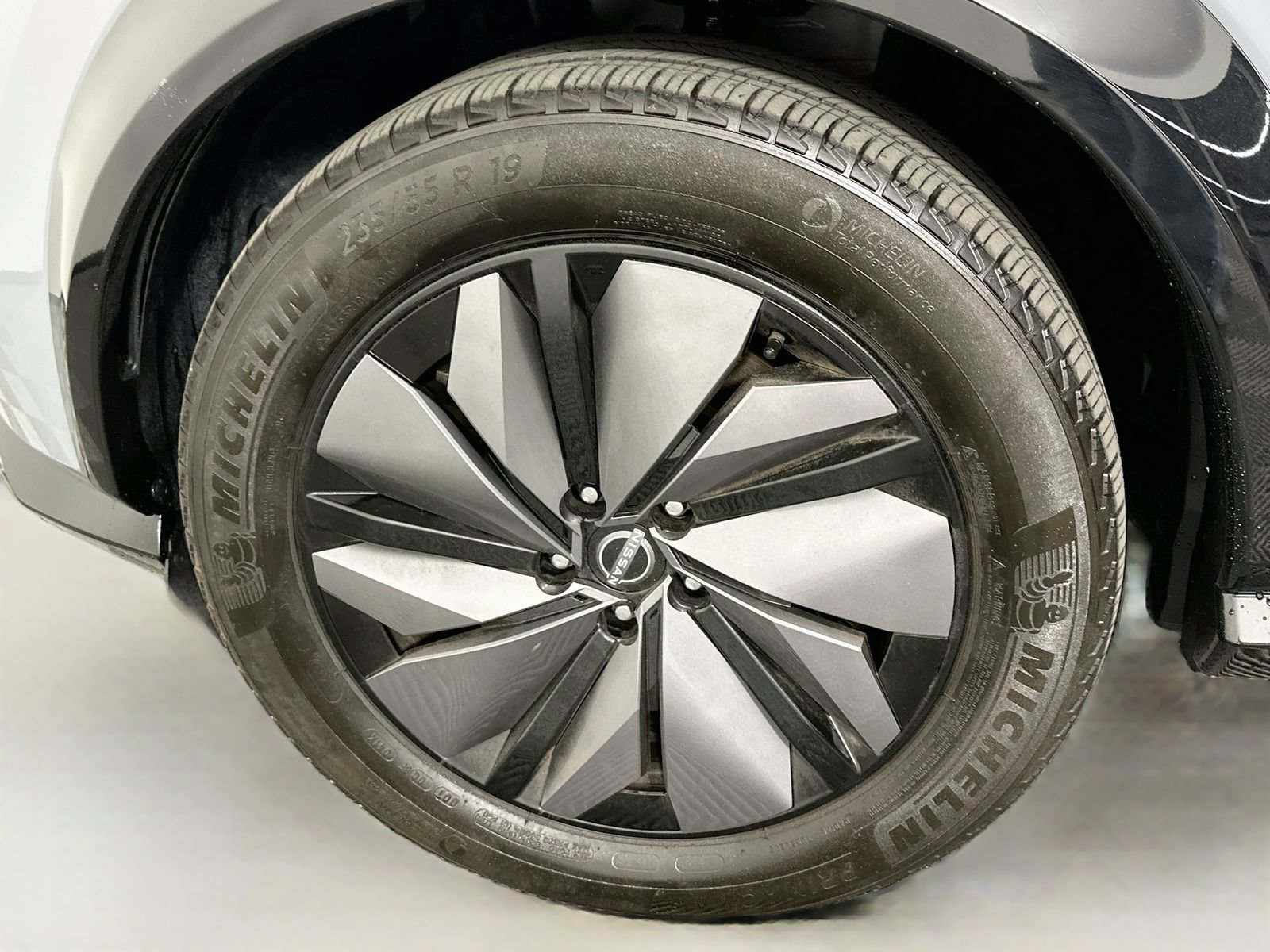 Used 2024 Nissan Ariya AWD image 31