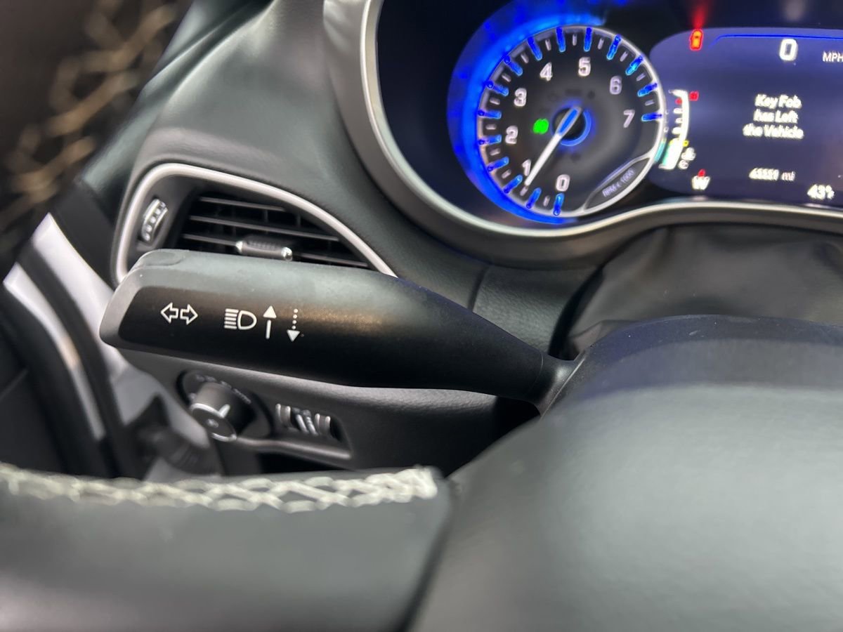 Used 2025 Chrysler Pacifica Select FWD image 20