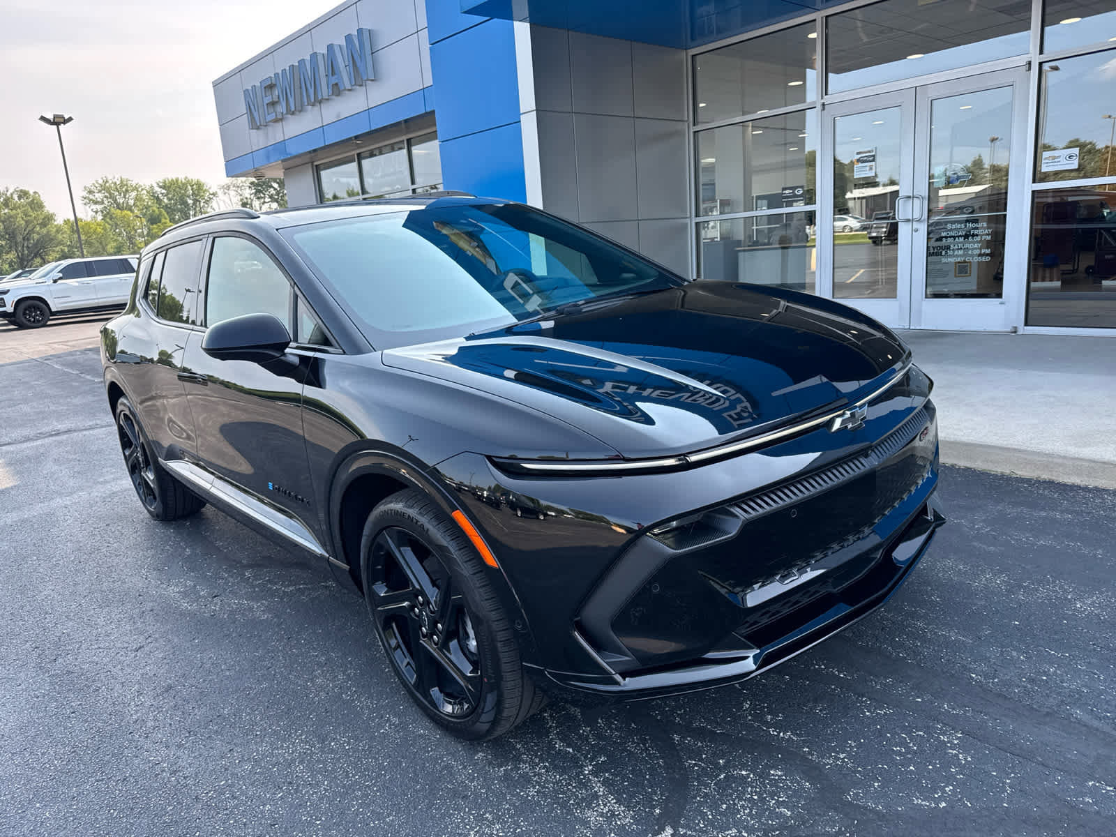 Certified 2024 Chevrolet Equinox EV RS image 1