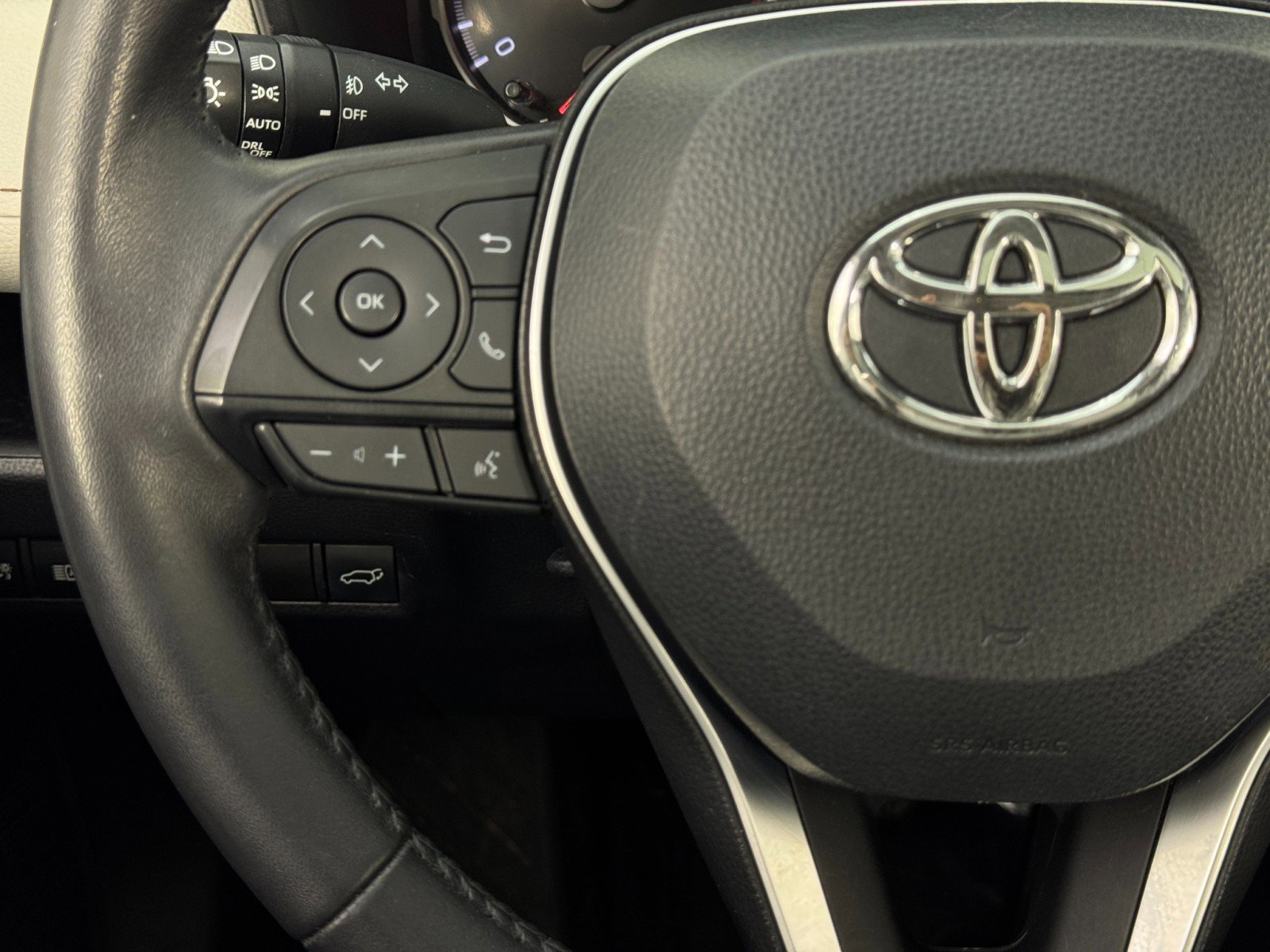 Used 2022 Toyota RAV4 XLE Premium image 20