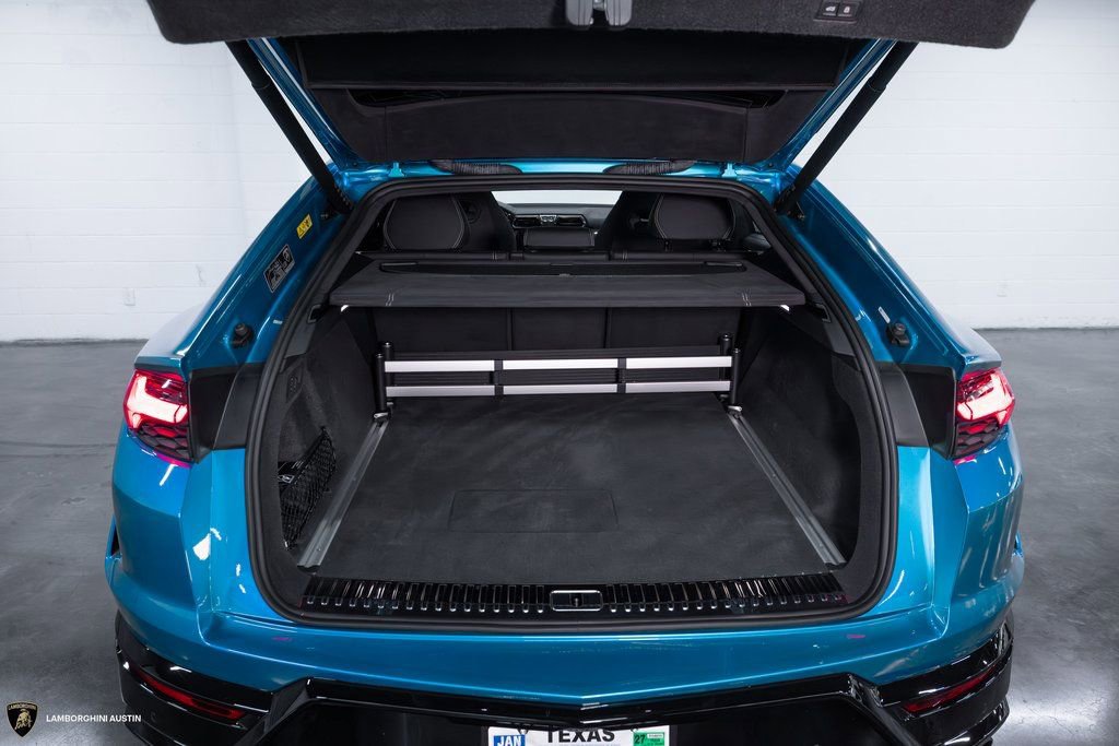 Used 2025 Lamborghini Urus Performante AWD/4WD image 13