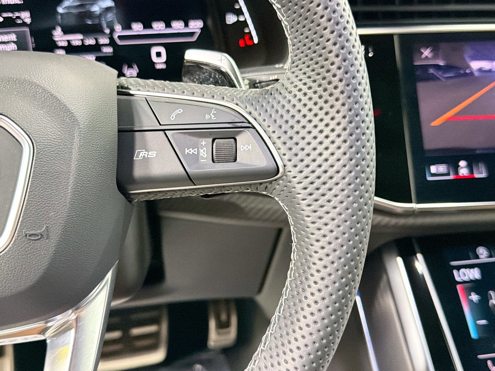 Used 2024 Audi RS Q8 image 37