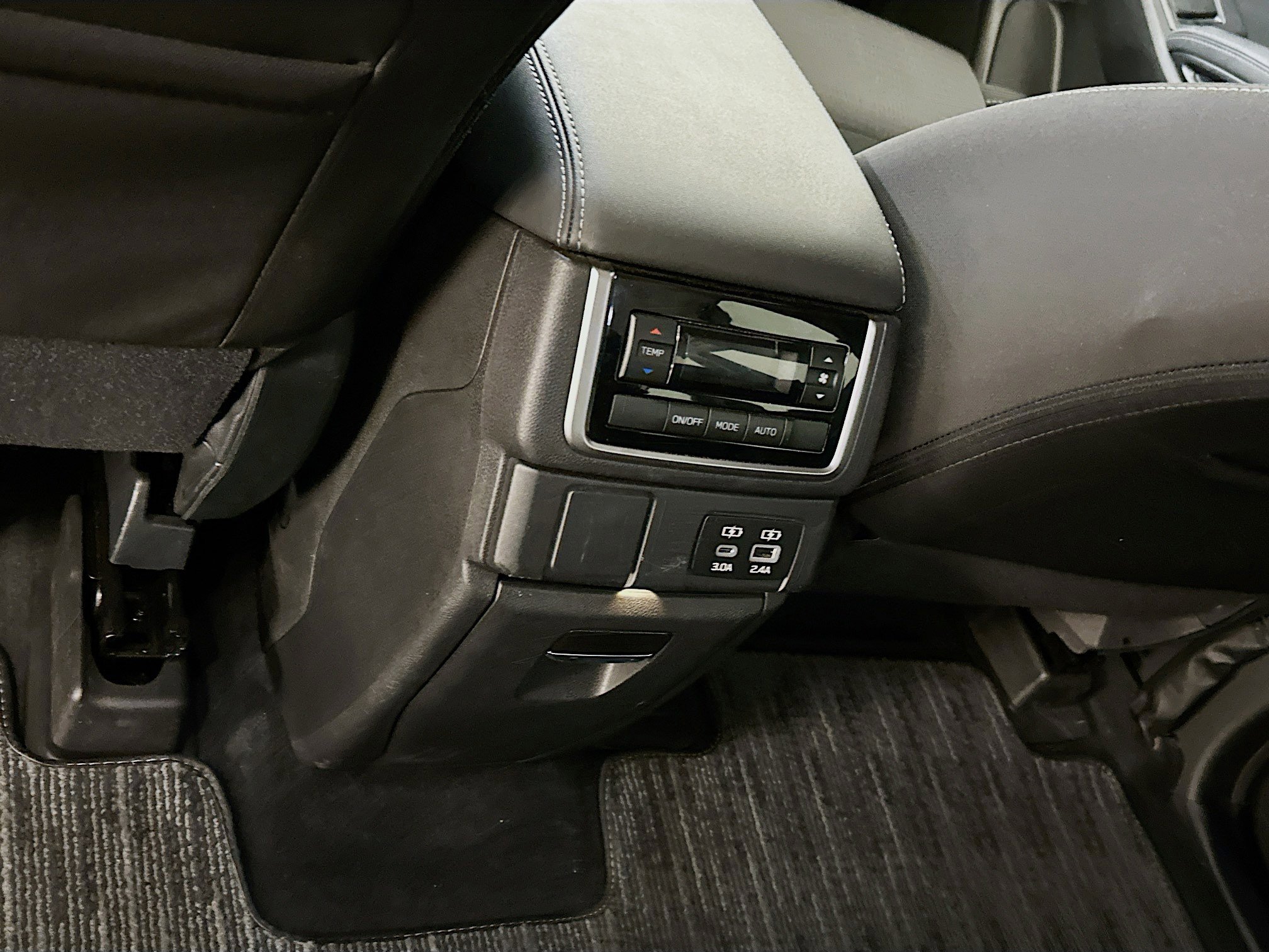 Used 2025 Subaru Ascent Premium image 27