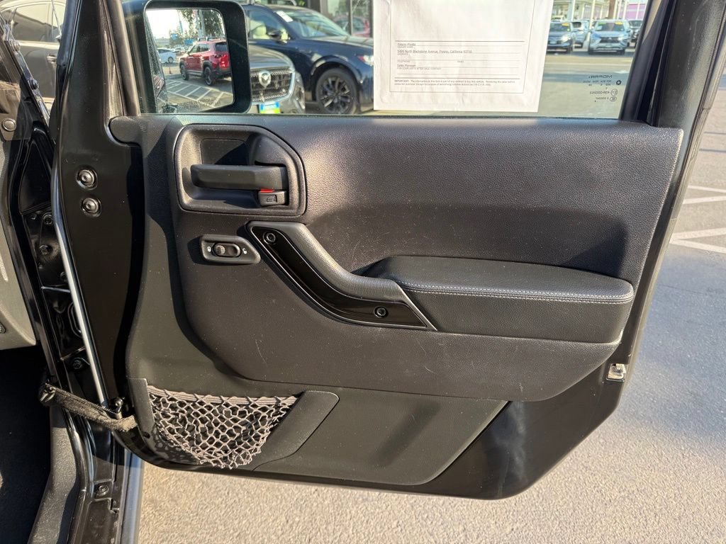 Used 2016 Jeep Wrangler Unlimited Sahara AWD/4WD image 17