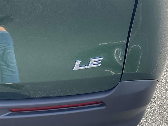 Used 2025 Toyota Sienna LE image 9