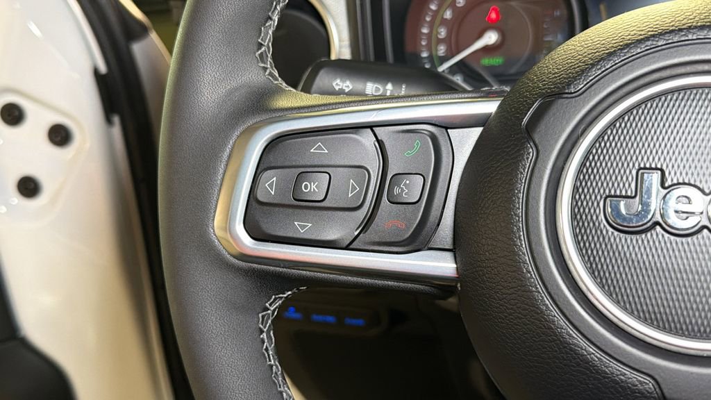 Used 2025 Jeep Wrangler Unlimited Sahara w/ Safety Group AWD/4WD image 24