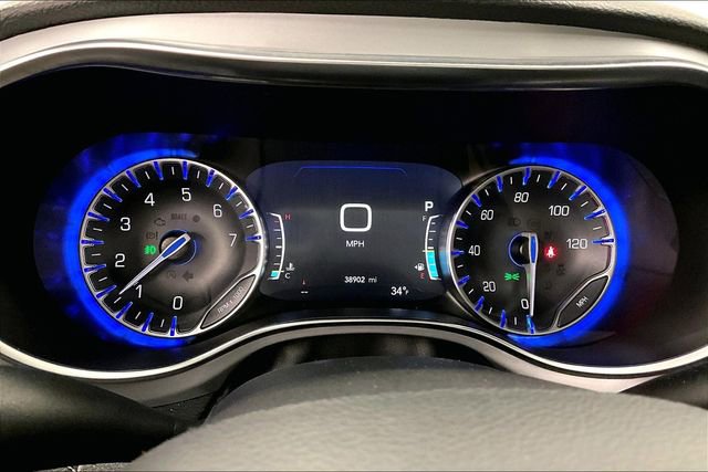 Used 2025 Chrysler Pacifica Limited image 26