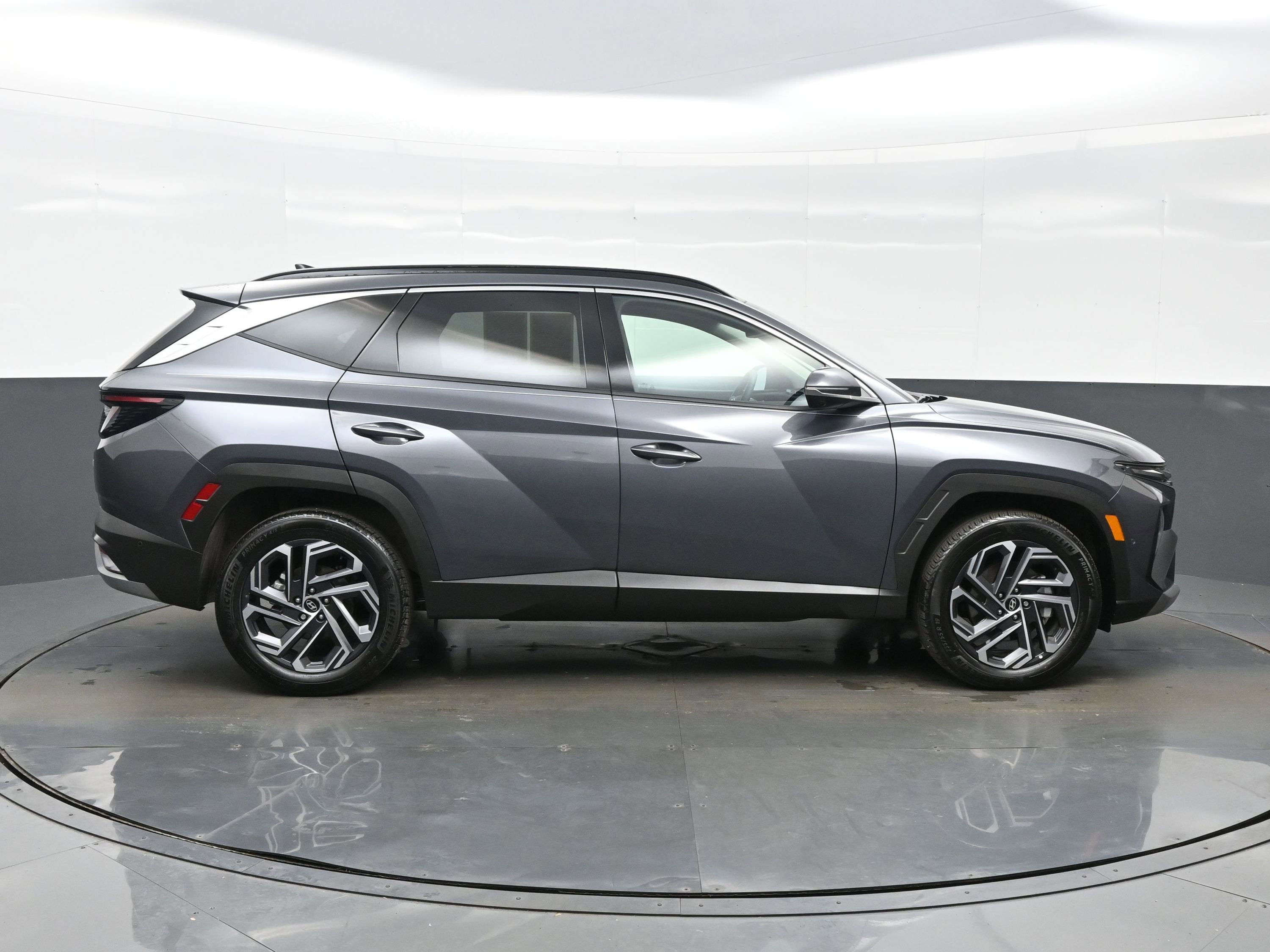 Certified 2025 Hyundai Tucson Limited AWD/4WD image 7