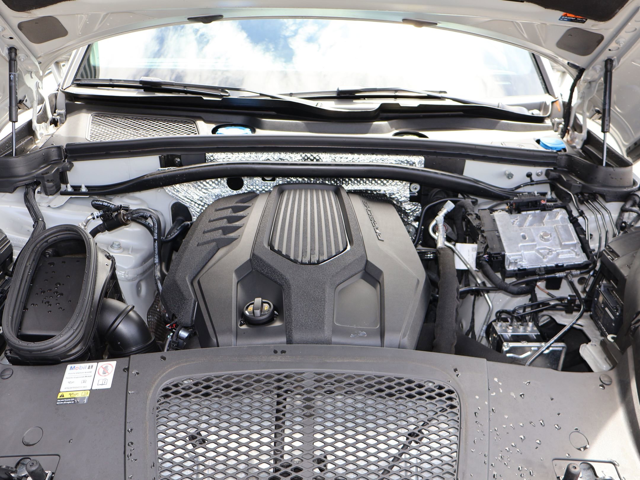 Certified 2023 Porsche Macan image 28