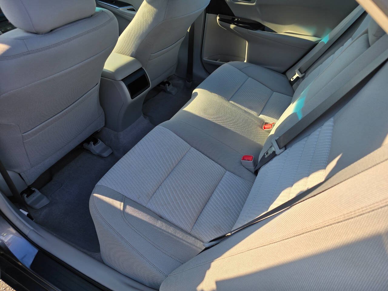 Used 2016 Toyota Camry LE FWD image 23