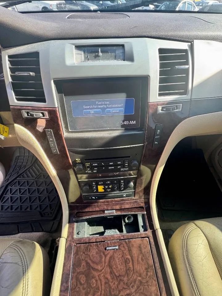 Used 2013 Cadillac Escalade Premium AWD/4WD image 13