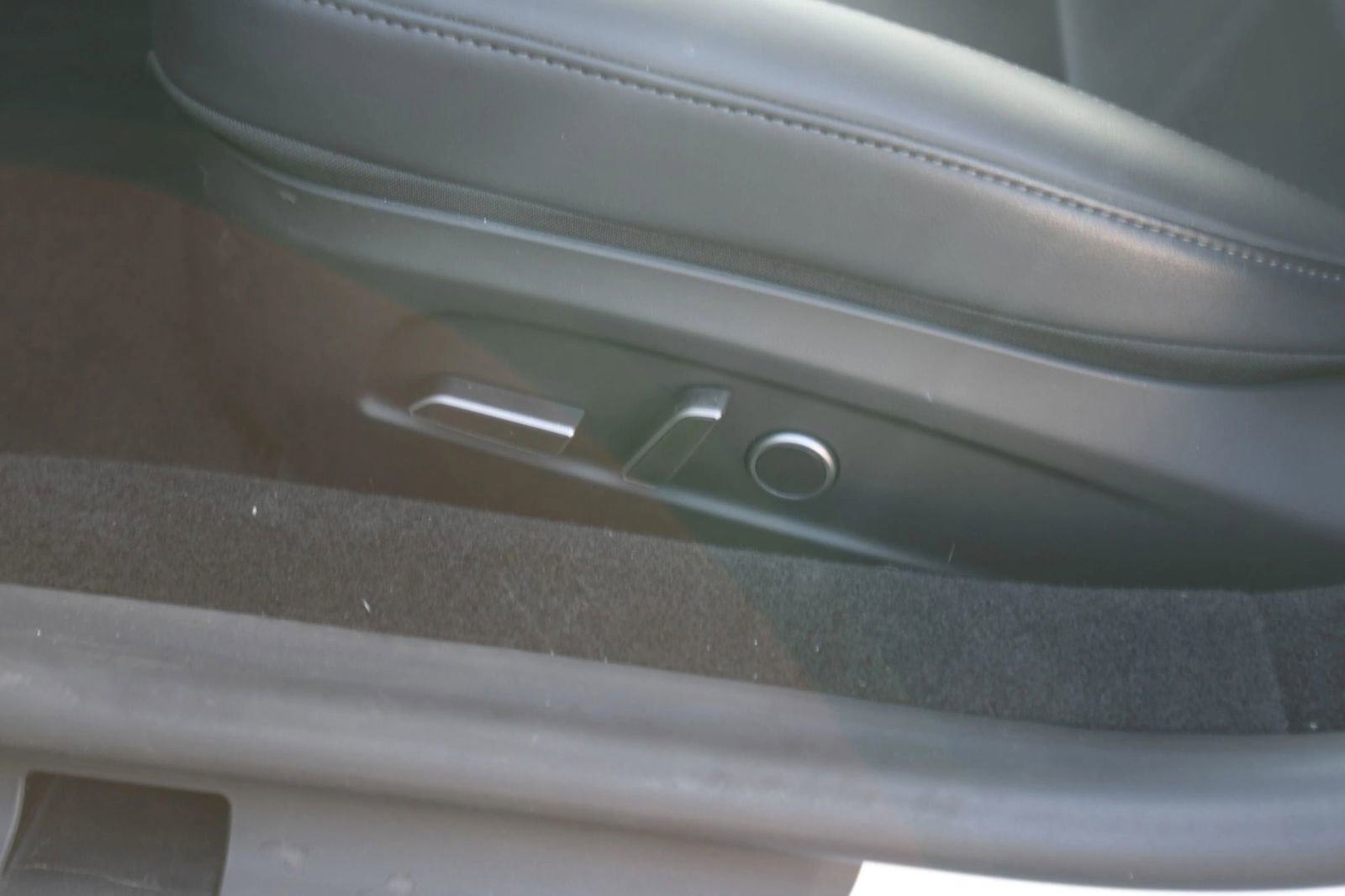 Used 2024 Tesla Model 3 Standard Range image 19