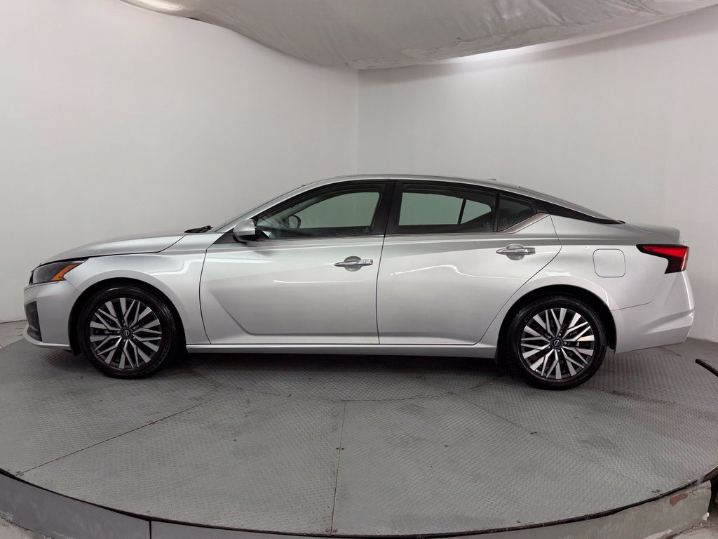 Used 2023 Nissan Altima 2.5 SV w/ SV Premium Package FWD image 4