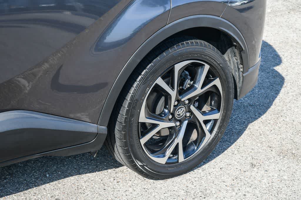 Used 2019 Toyota C-HR XLE FWD image 12