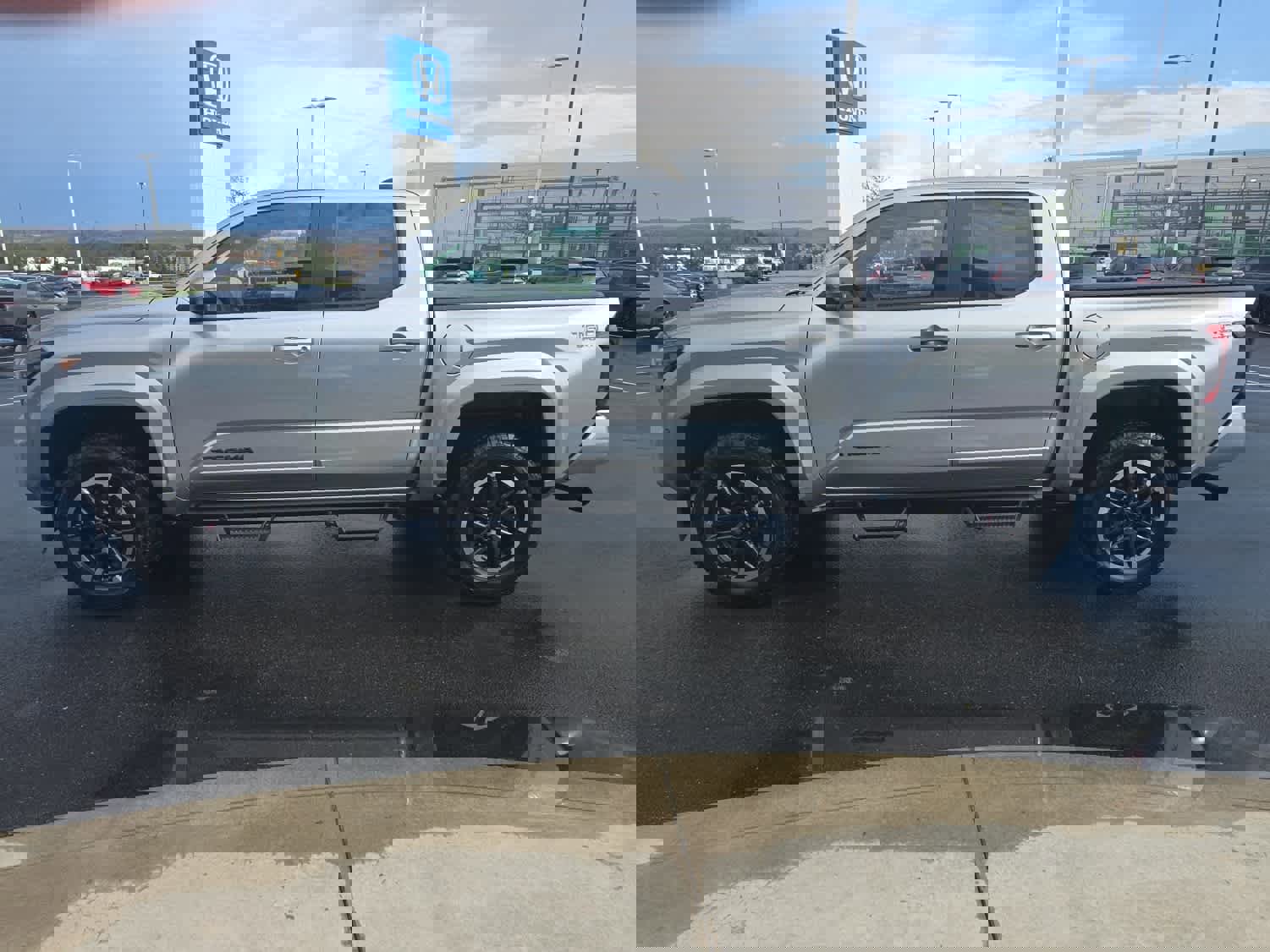 Used 2024 Toyota Tacoma TRD Sport w/ TRD Sport Upgrade Package AWD/4WD image 2