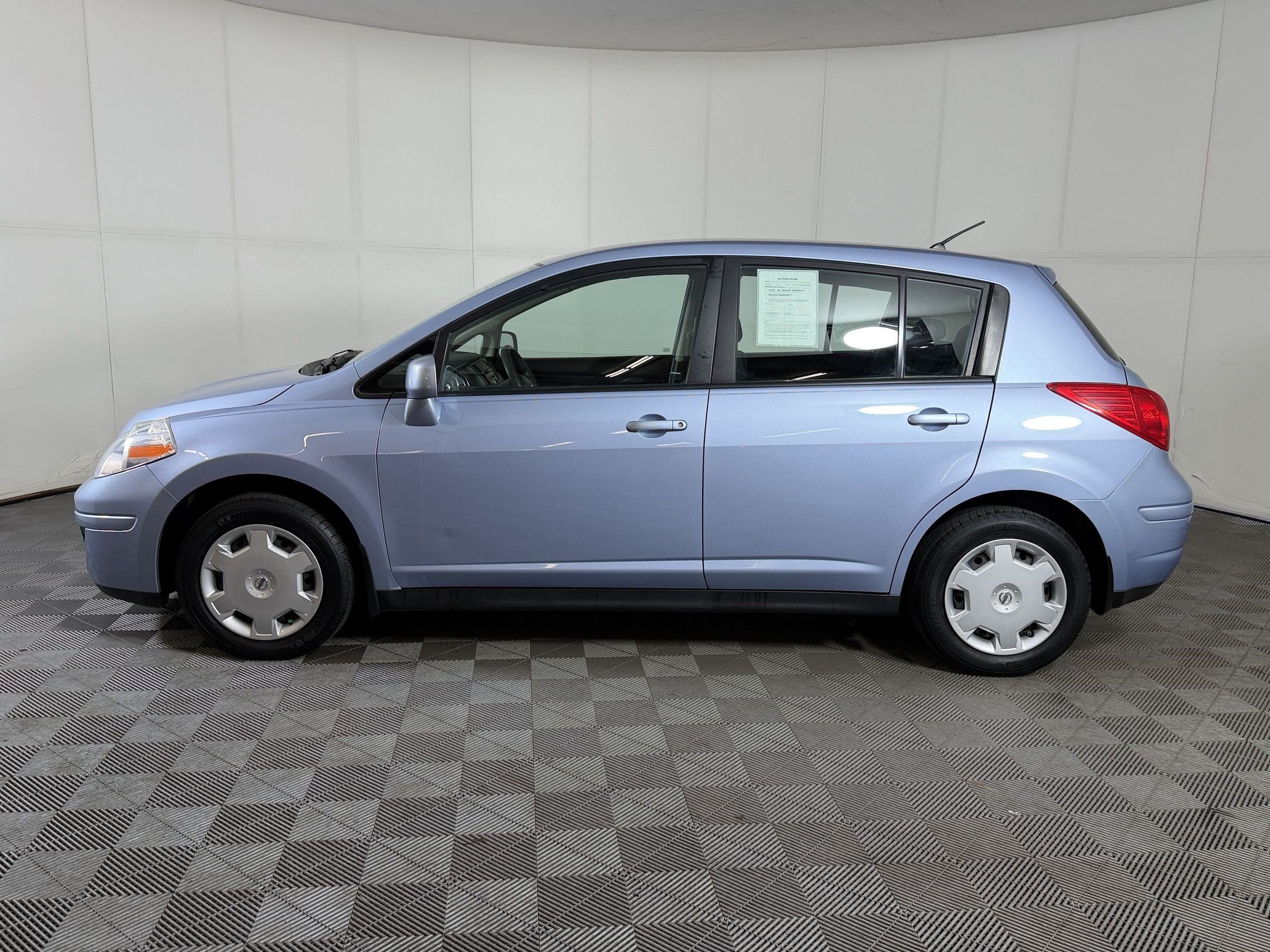 Used 2009 Nissan Versa 1.8 S w/ ABS Pkg FWD image 2