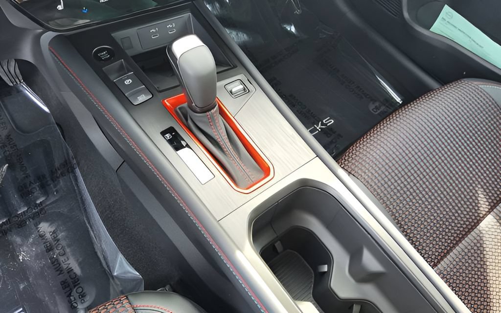 New 2026 Nissan Kicks SR w/ SR Premium Package FWD image 16