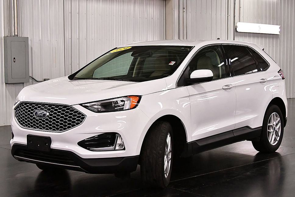 Used 2024 Ford Edge SEL w/ Convenience Package AWD/4WD image 3