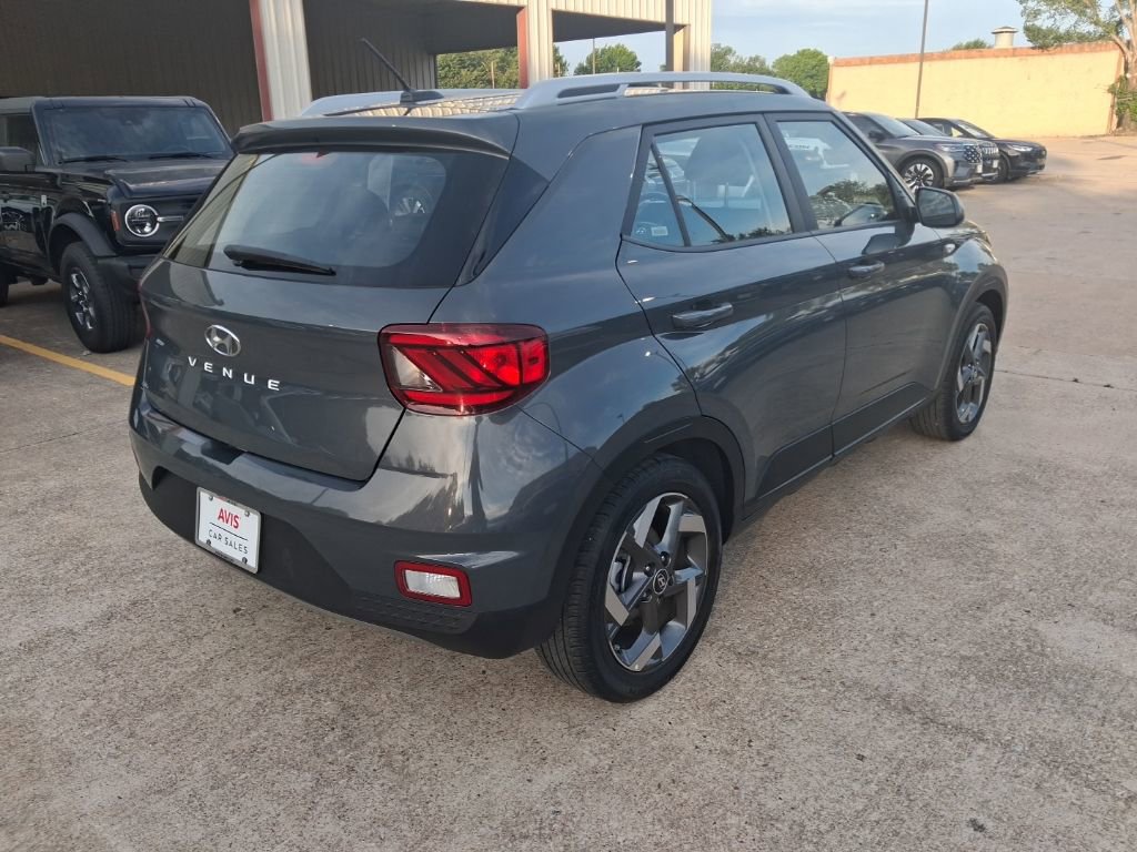 Used 2025 Hyundai Venue SEL FWD image 7