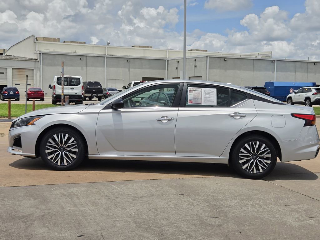 Used 2024 Nissan Altima 2.5 SV FWD image 6