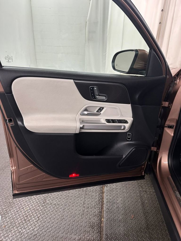 Used 2022 Mercedes-Benz GLB 35 AMG 4MATIC image 8