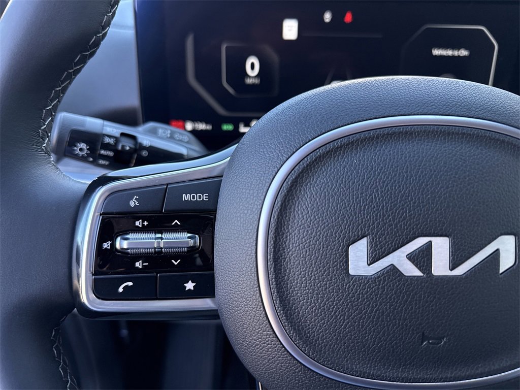 Used 2025 Kia Sorento SX image 25
