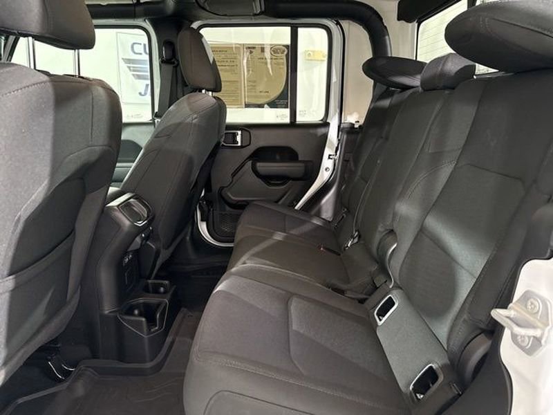 Used 2022 Jeep Gladiator Willys image 13