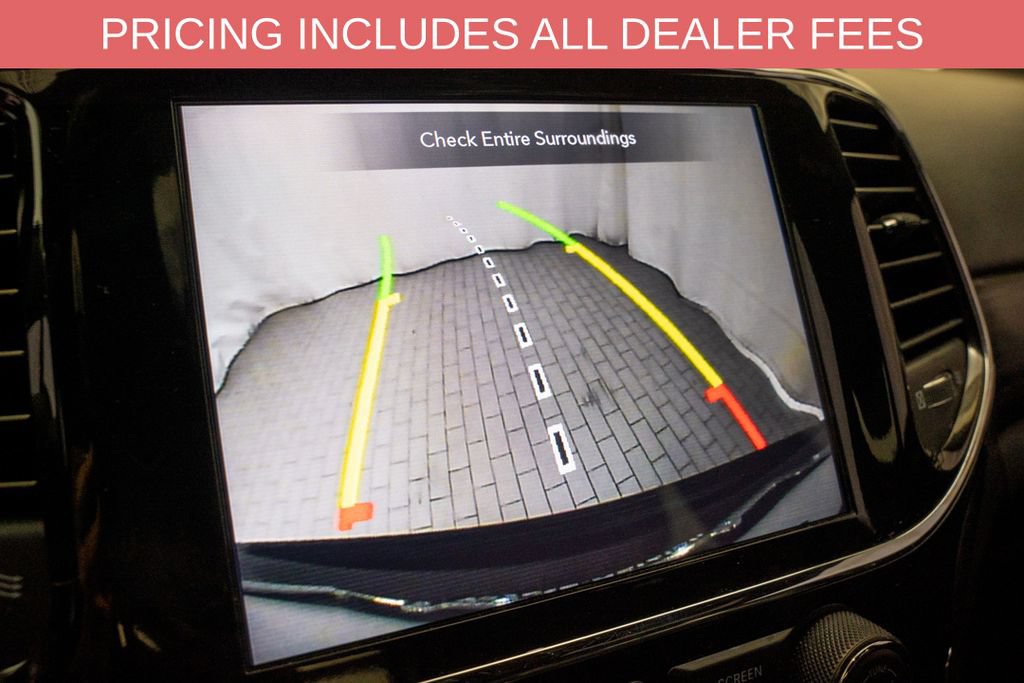 Used 2021 Jeep Grand Cherokee Laredo X AWD/4WD image 16