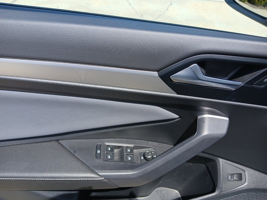 Certified 2025 Volkswagen Jetta SE w/ Sunroof Package FWD image 10