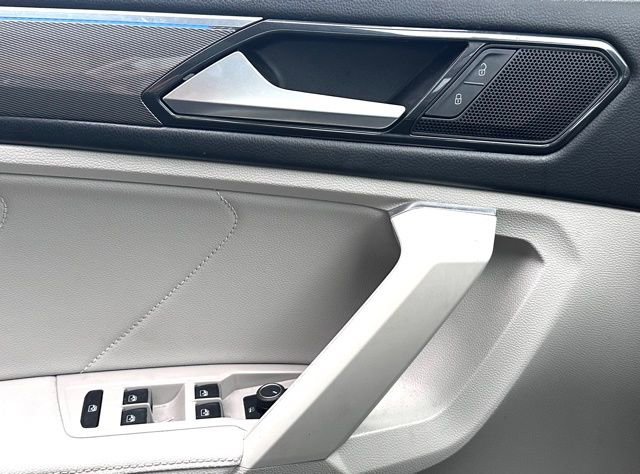 Used 2022 Volkswagen Tiguan SE R-Line image 22