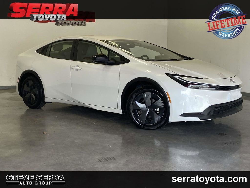 Used 2025 Toyota Prius LE FWD image 1