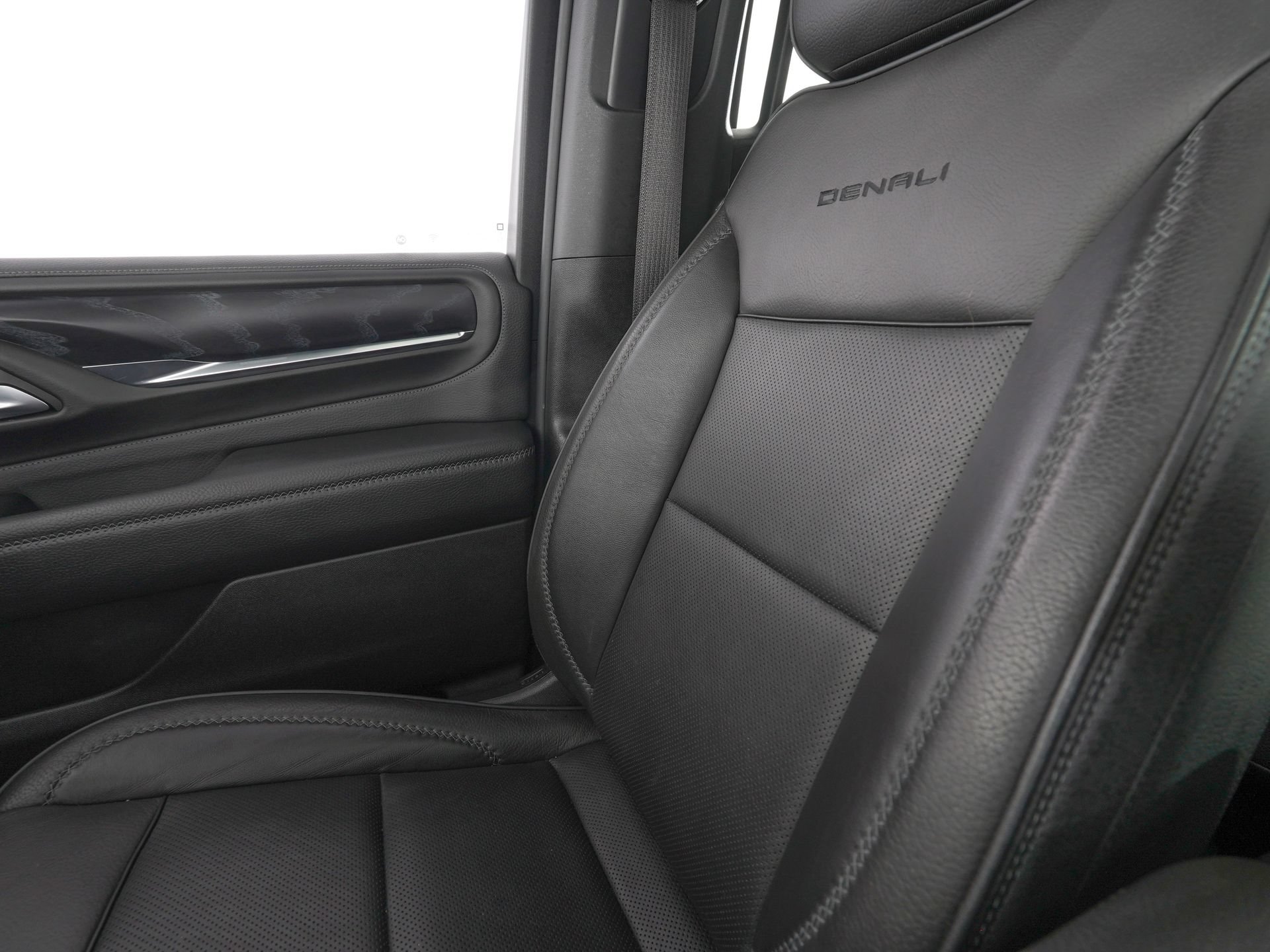 Used 2022 GMC Yukon Denali RWD image 29