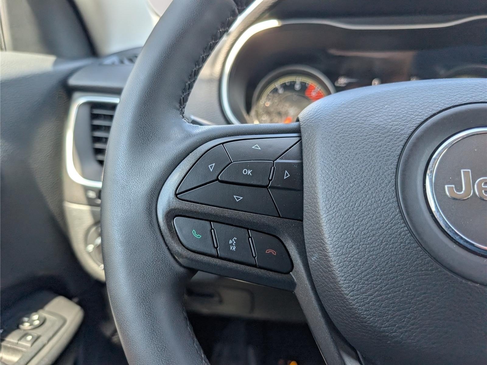 Used 2023 Jeep Cherokee Trailhawk w/ Sun & Sound Group AWD/4WD image 24
