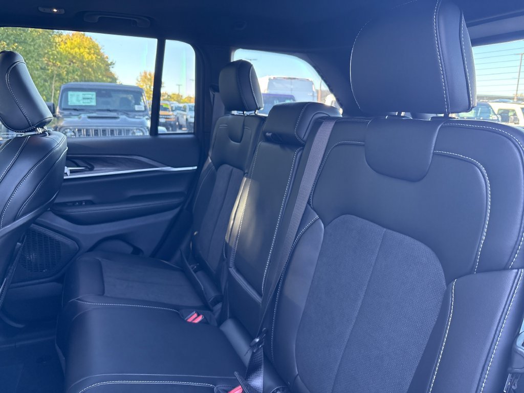 New 2027 Jeep Grand Cherokee 4WD image 24