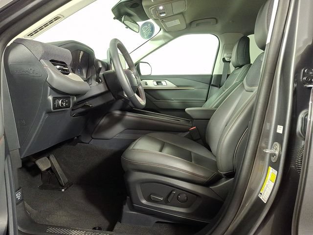 Used 2025 Ford Explorer Active w/ Active Comfort Package AWD/4WD image 15