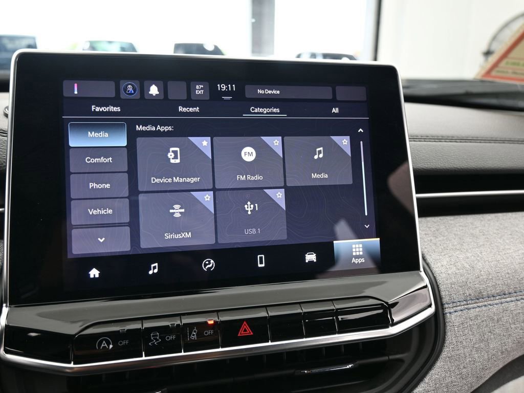 Used 2024 Jeep Compass Latitude image 20