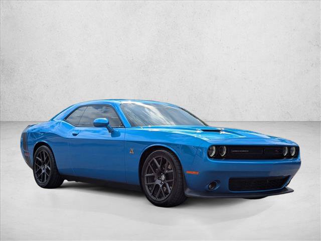 Used 2016 Dodge Challenger R/T Scat Pack w/ Leather Interior Group RWD video 3