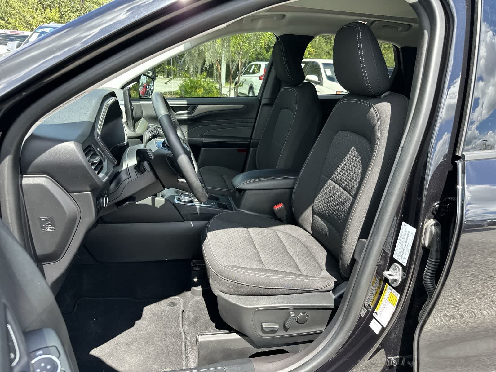 Used 2023 Ford Escape Active w/ Tech Pack #1 FWD image 3